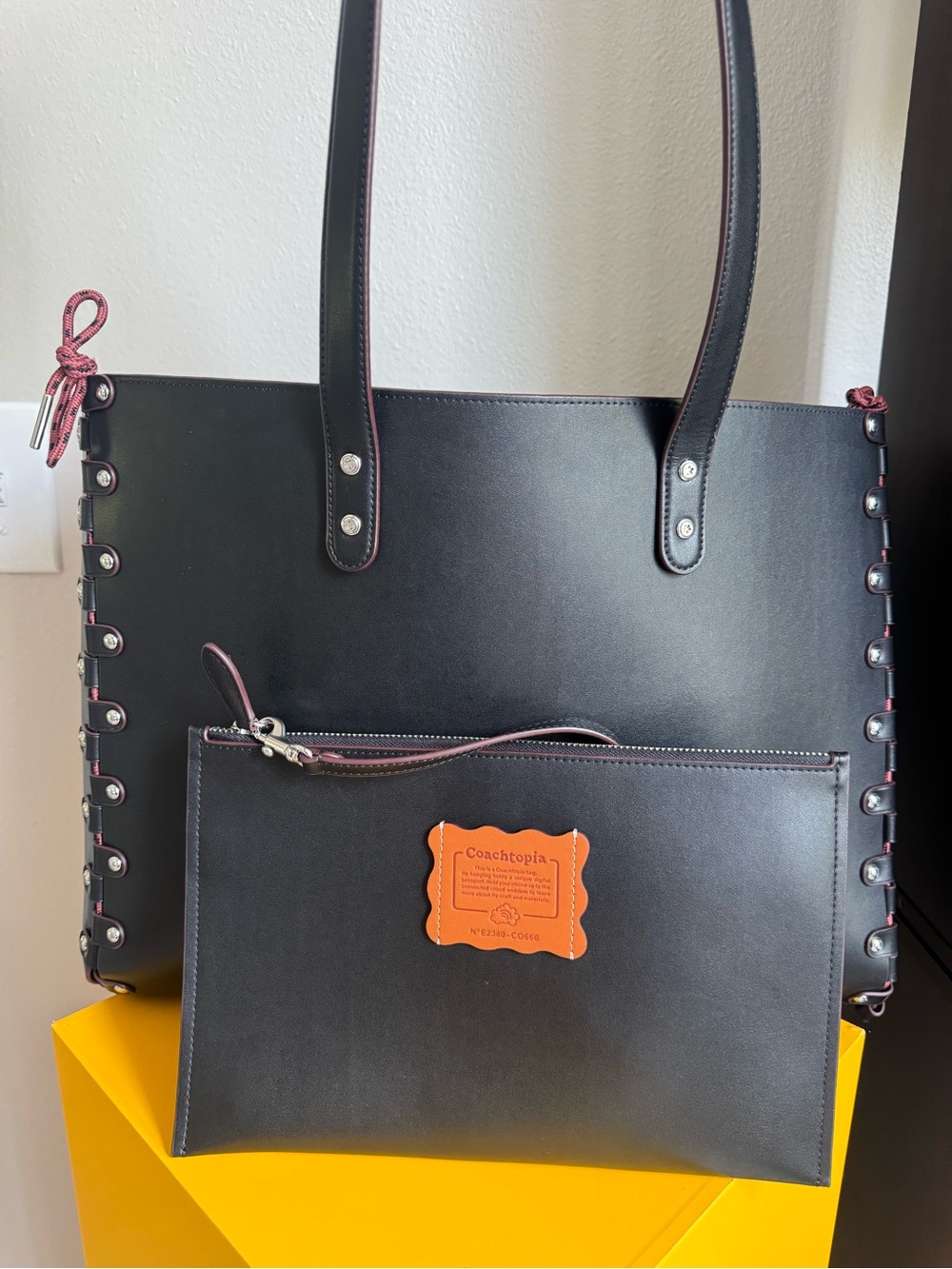 Coachtopia  smooth leather lace X-Large tote with leather Removable Pouch